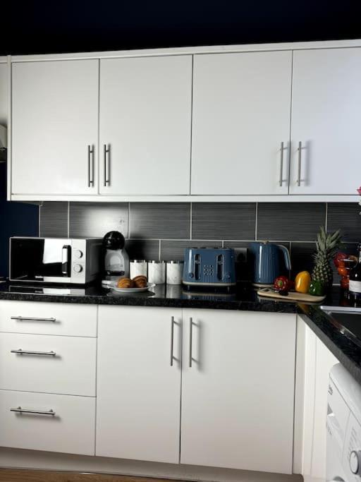 Modern 5-bed Near Leeds Centre * Leeds (West Yorkshire)