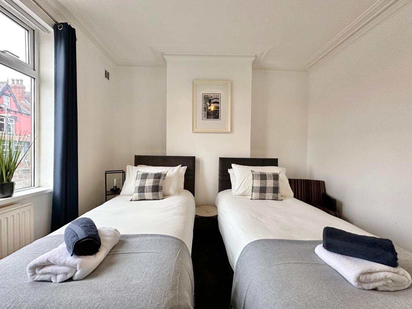 Guest house Large 4 Bedroom Home, Close To Leeds City Centre Leeds (West Yorkshire)