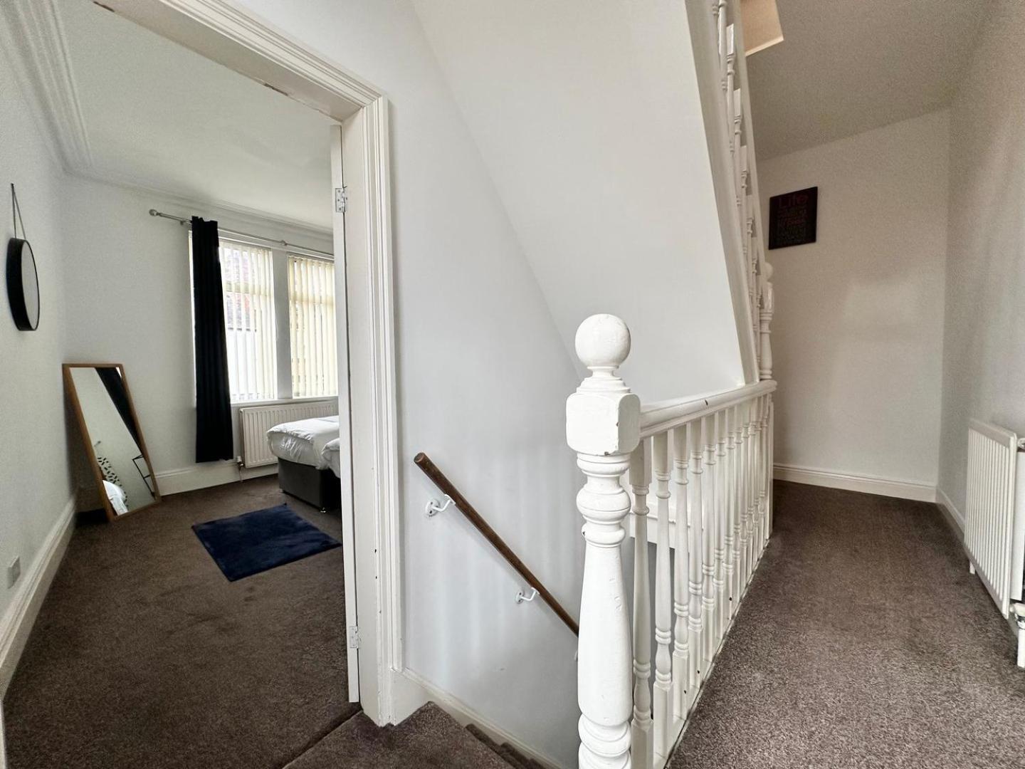 Large 4 Bedroom Home, Close To Leeds City Centre Guest house