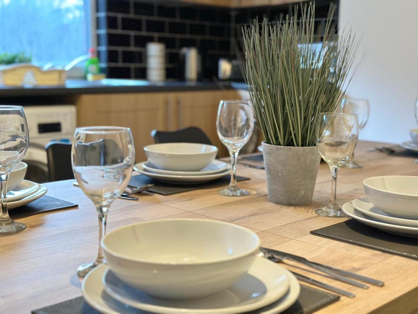 Guest house Large 4 Bedroom Home, Close To Leeds City Centre *