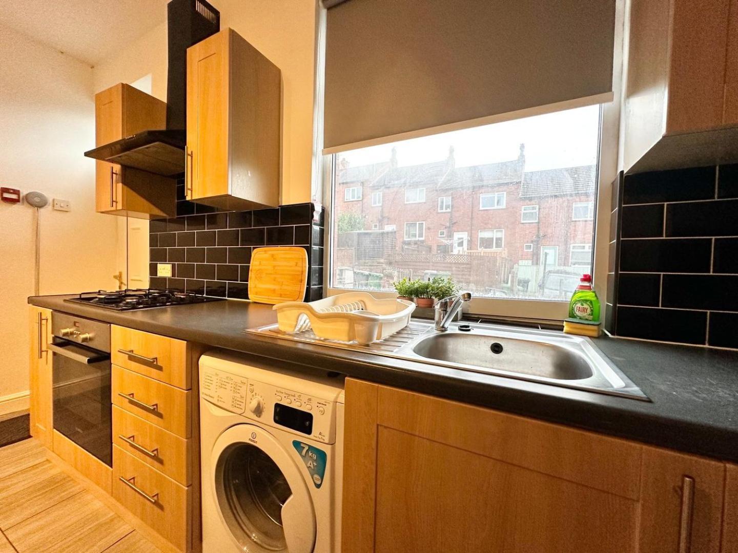 Large 4 Bedroom Home, Close To Leeds City Centre * Leeds (West Yorkshire)