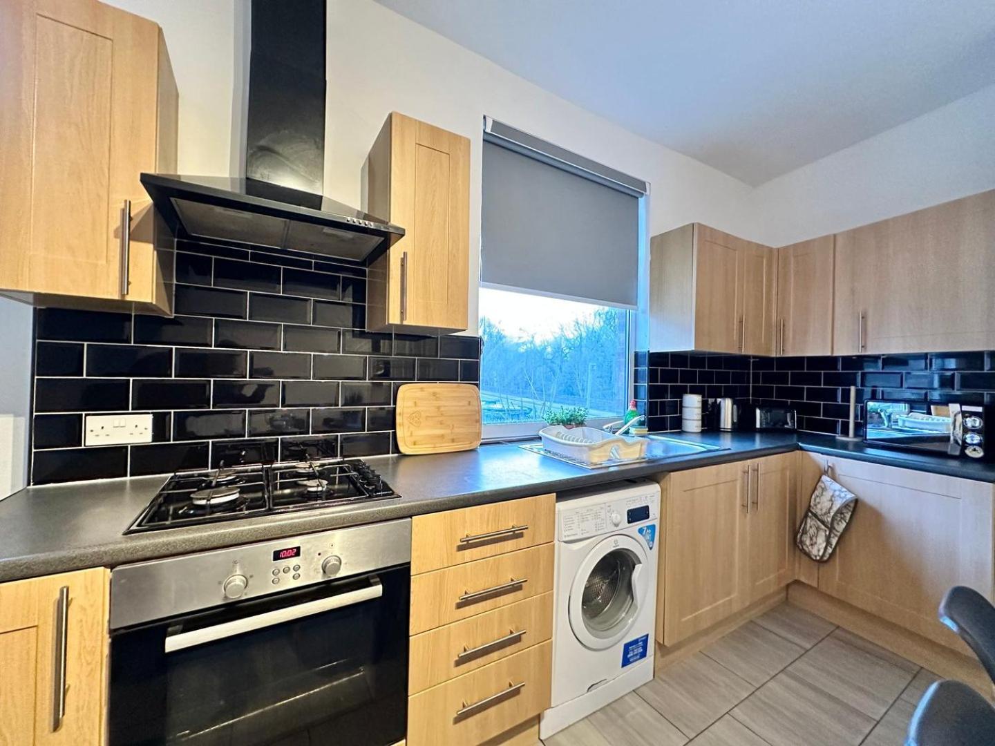 Guest house Large 4 Bedroom Home, Close To Leeds City Centre