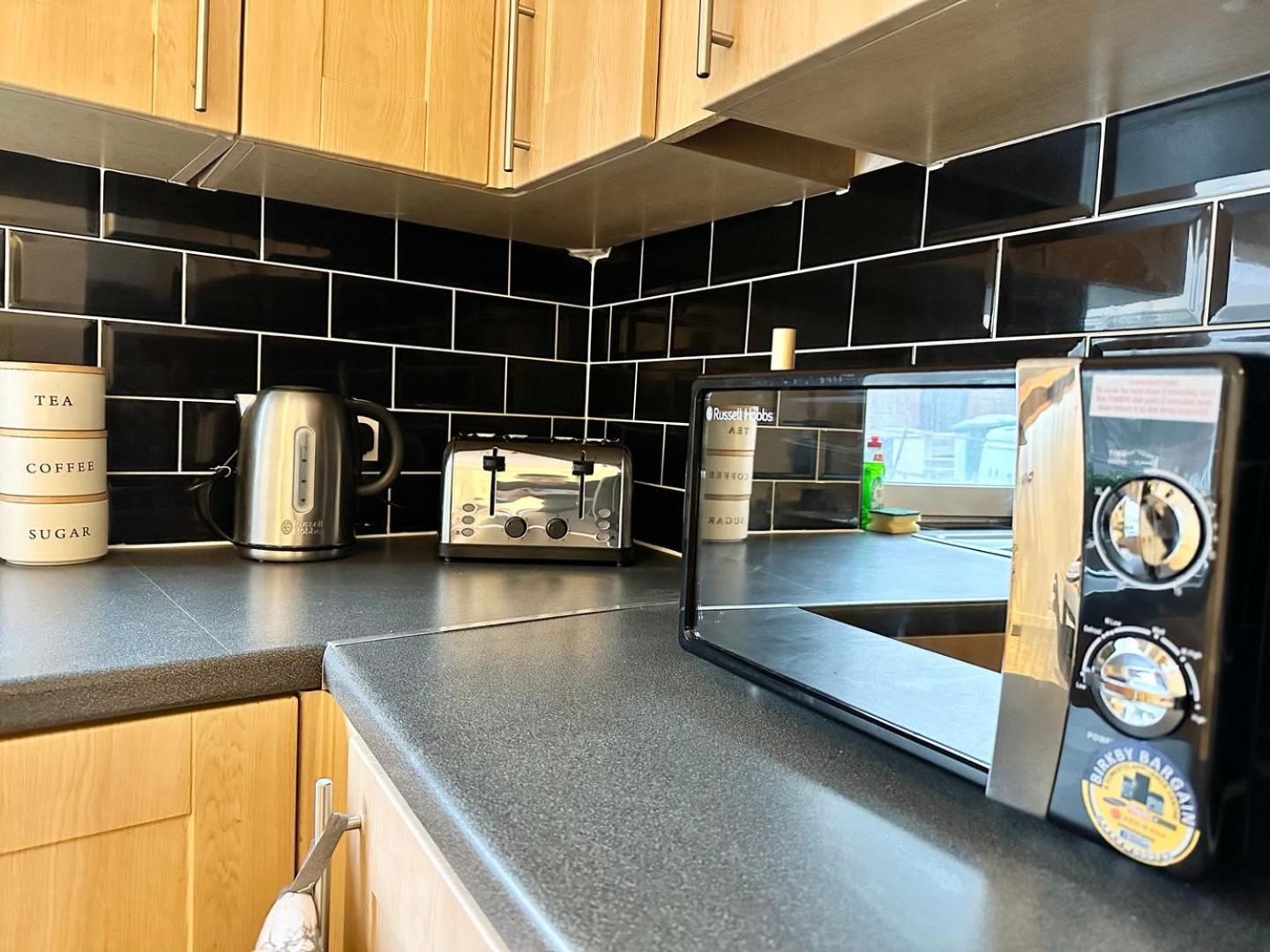 Large 4 Bedroom Home, Close To Leeds City Centre Leeds (West Yorkshire)