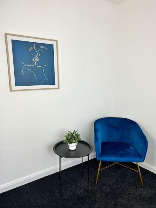 Modern 5-bed Near Leeds Centre *