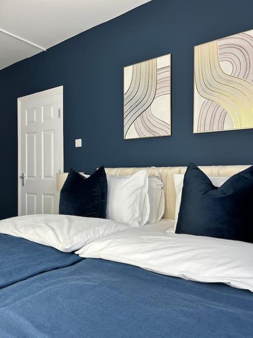 Modern 5-bed Near Leeds Centre *