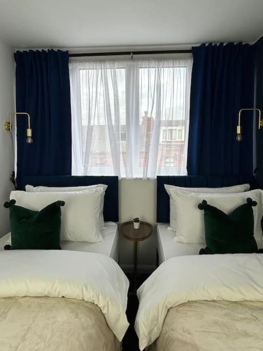 Modern 5-bed Near Leeds Centre Apartment