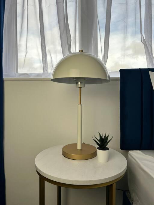Modern 5-bed Near Leeds Centre