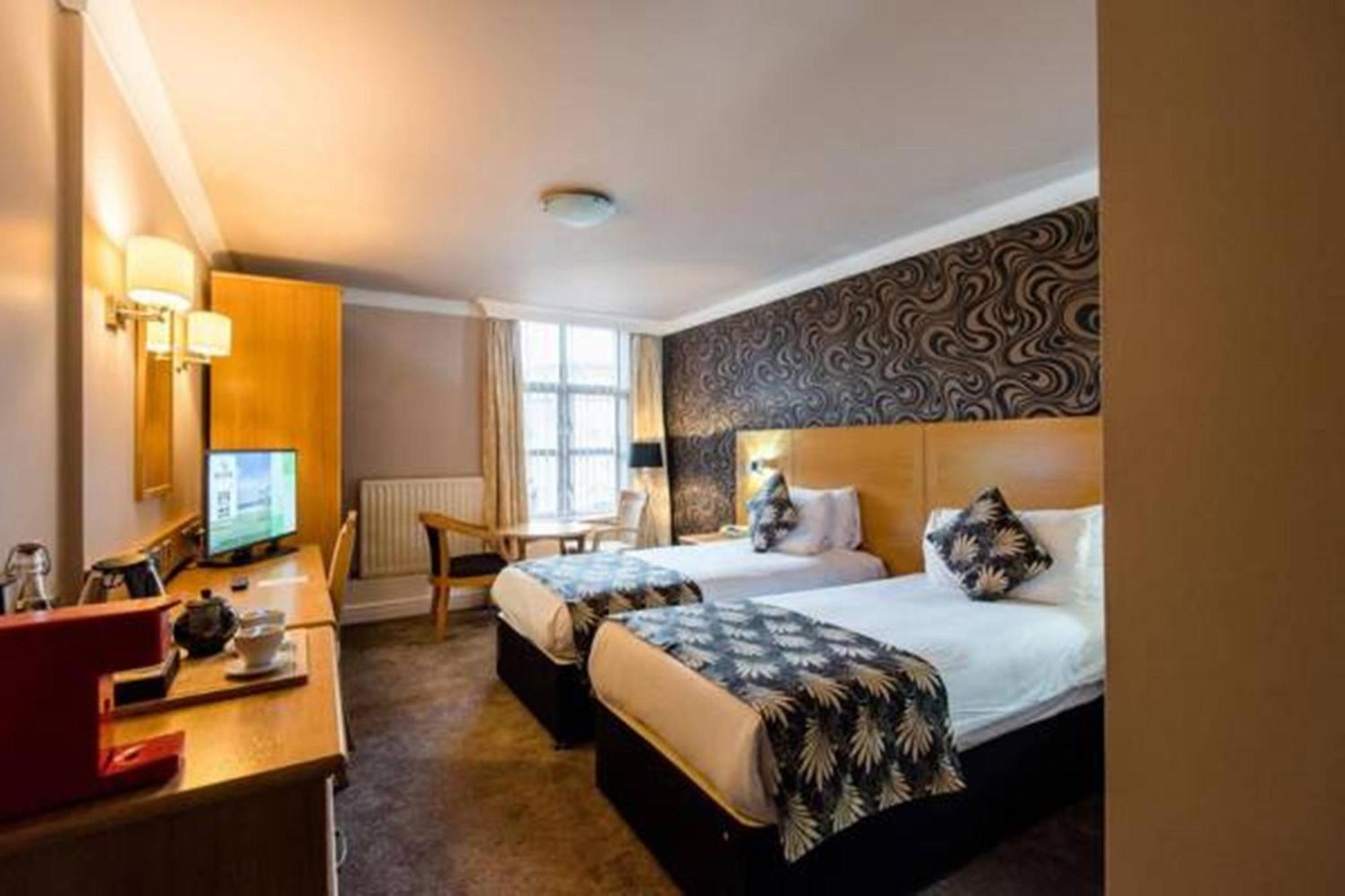 Weetwood Hall Estate Hotel 4*