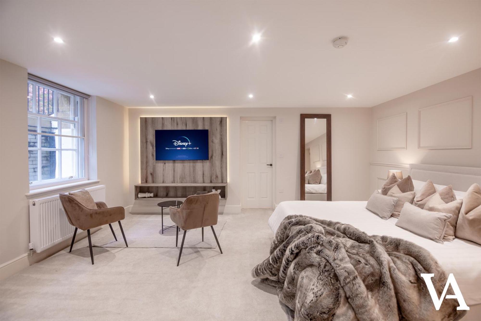 Velvet - 10 Park Square East * Leeds (West Yorkshire)