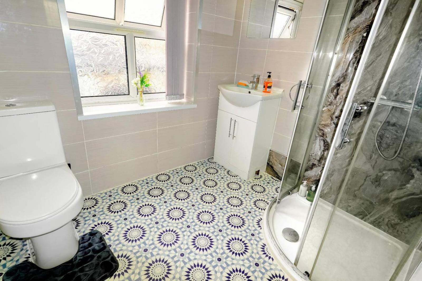 Headingley 2 Bedroom Flat Near Universities Shops& Park *
