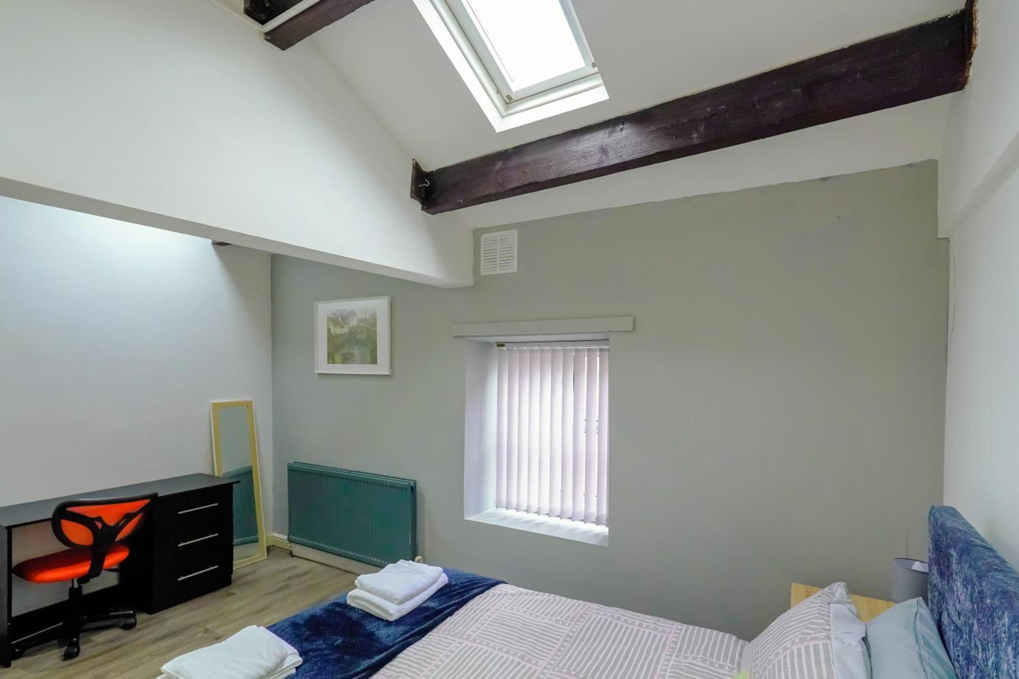 Headingley 2 Bedroom Flat Near Universities Shops& Park *