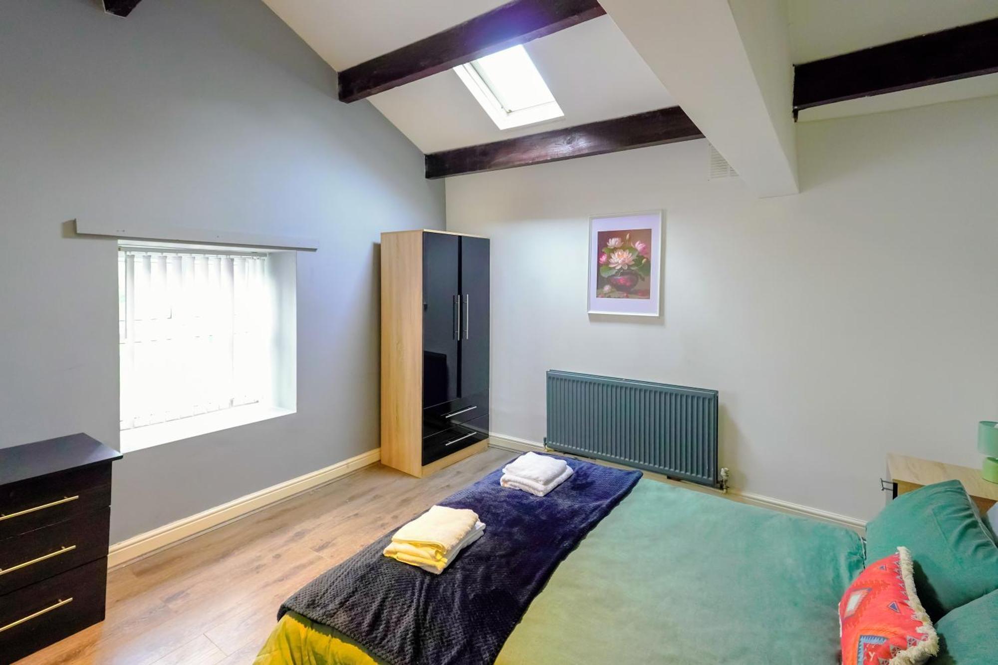 Headingley 2 Bedroom Flat Near Universities Shops& Park
