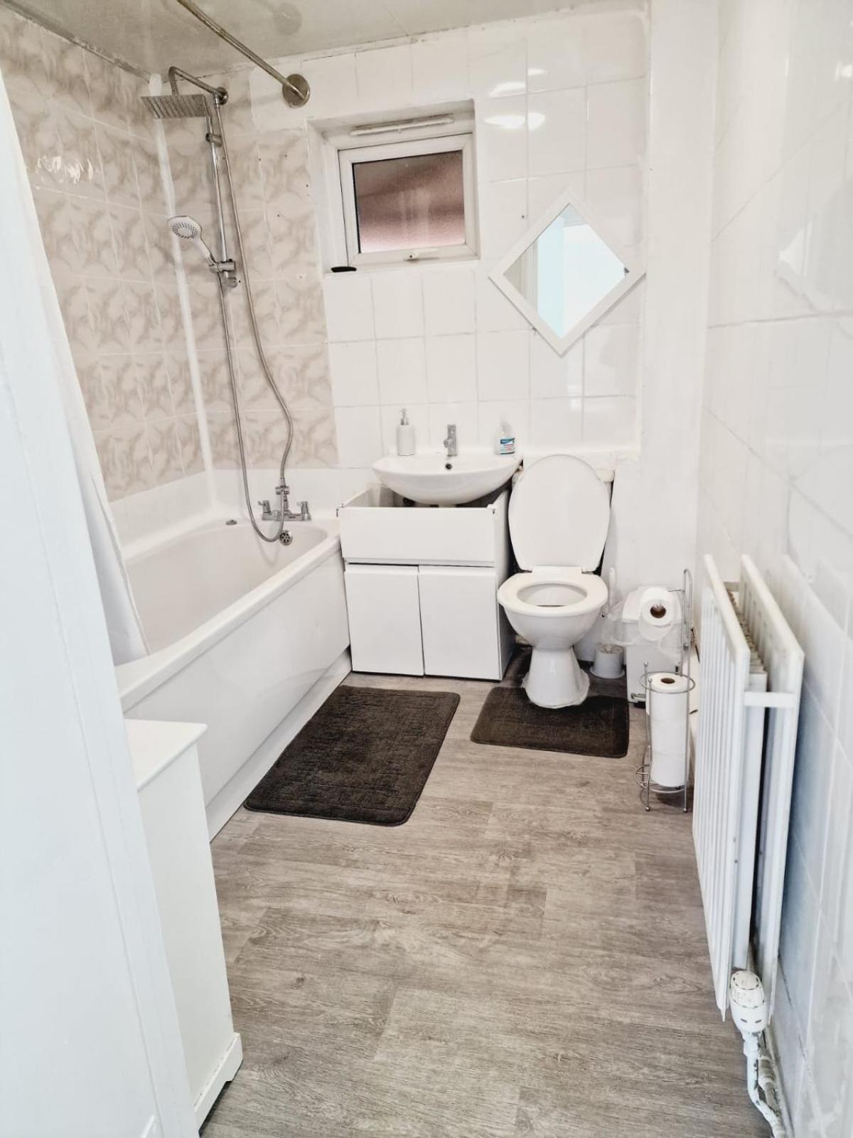 2 Bedroom Cozy Chambers With Free Parking Leeds (West Yorkshire)
