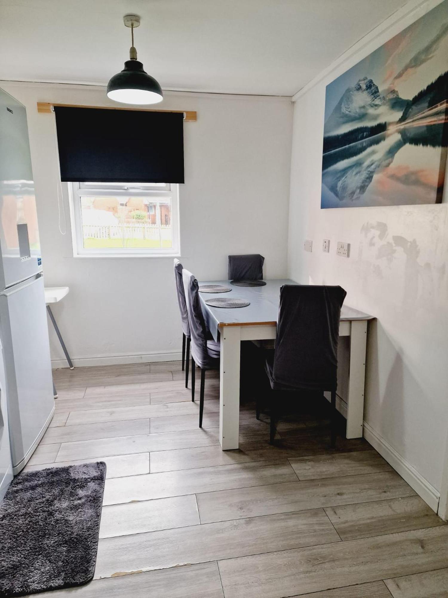 2 Bedroom Cozy Chambers With Free Parking