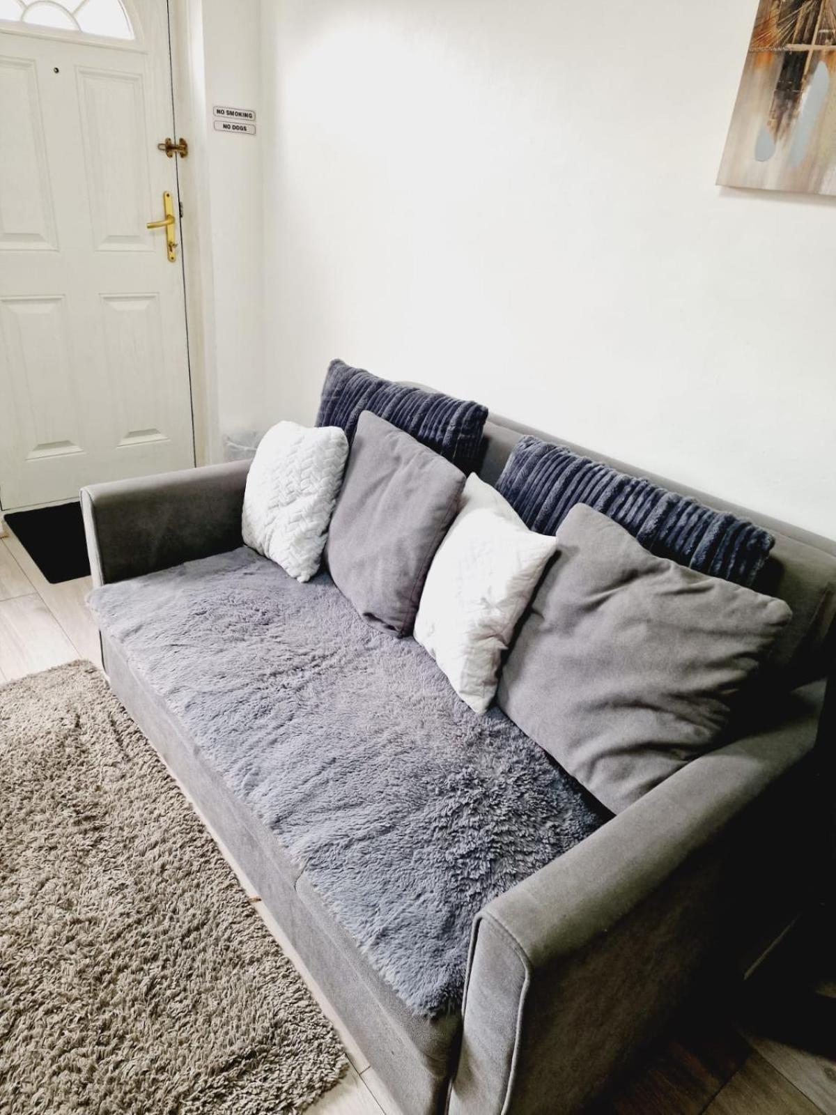 Apartment 2 Bedroom Cozy Chambers With Free Parking