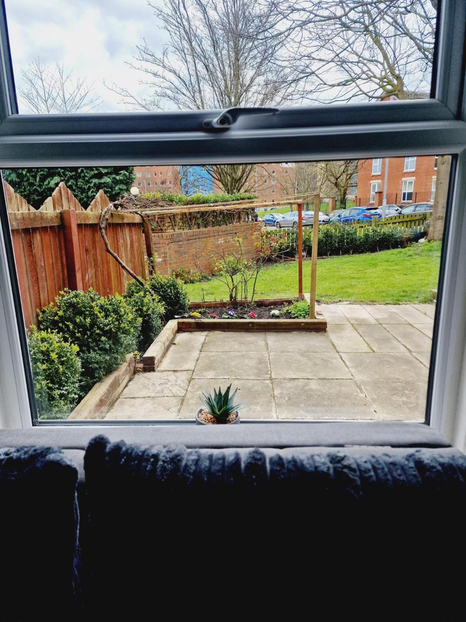 2 Bedroom Cozy Chambers With Free Parking *