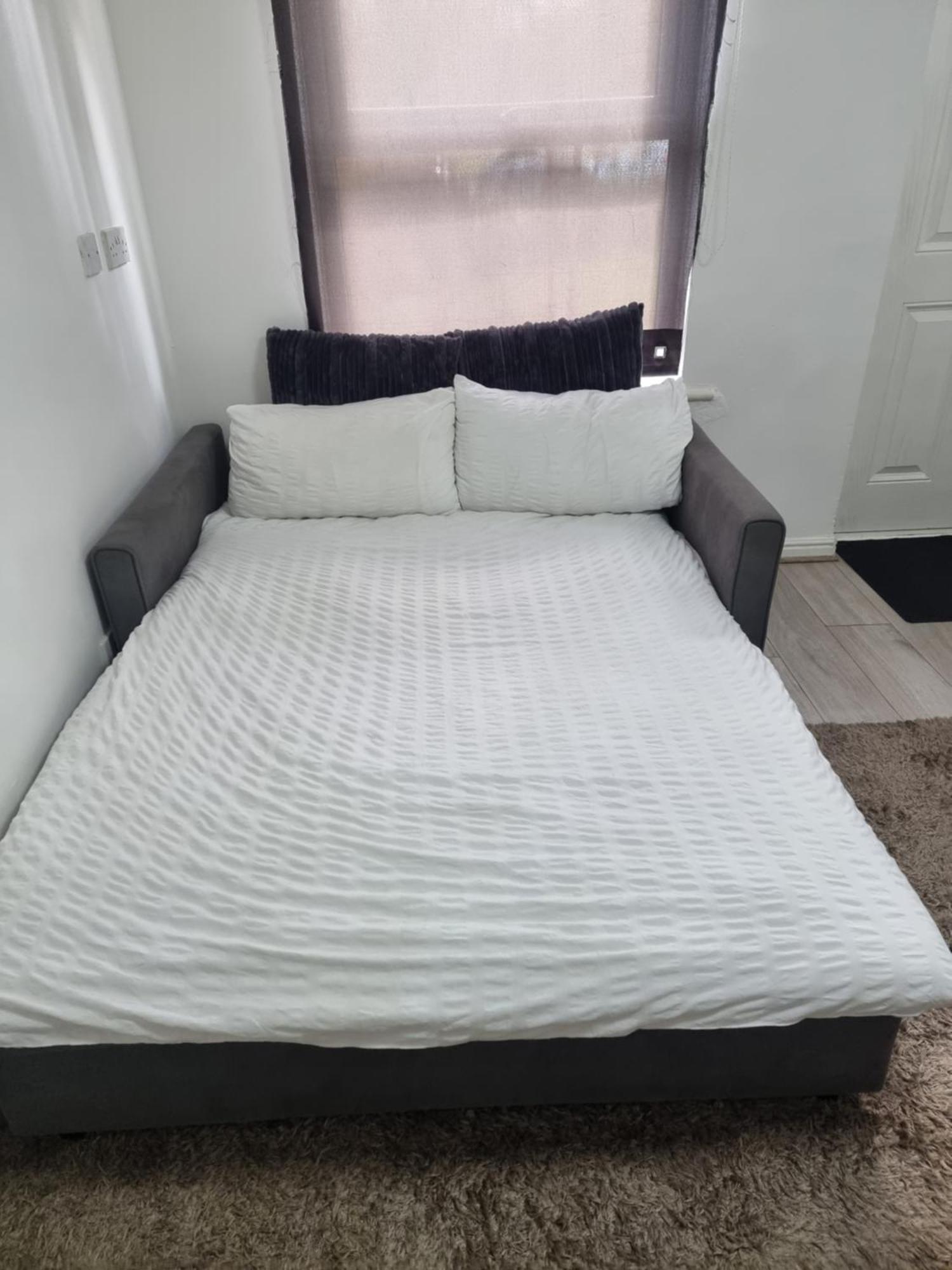 2 Bedroom Cozy Chambers With Free Parking Apartment
