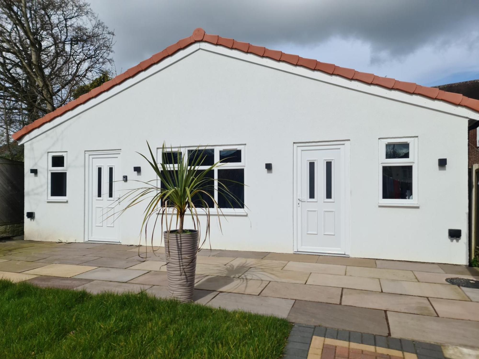 Detached Flat In Leeds, Free Wifi And Parking, Pool Table, 75 Inch Tv, Netflix, Apartment *