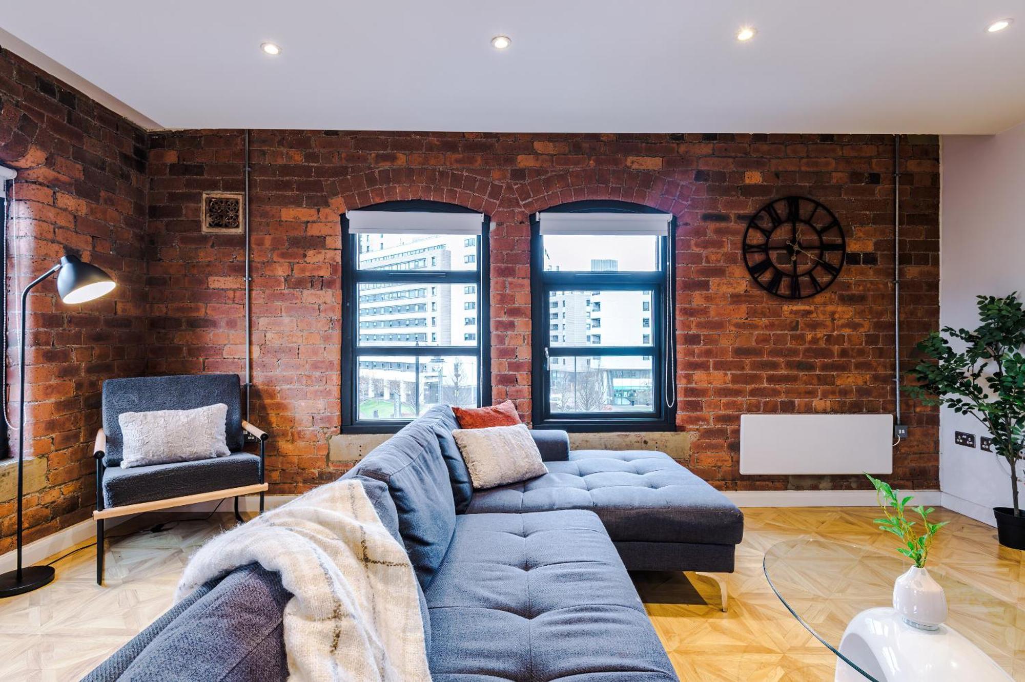 2 King Size Beds In Manhattan Styled Oversize Leeds (West Yorkshire)