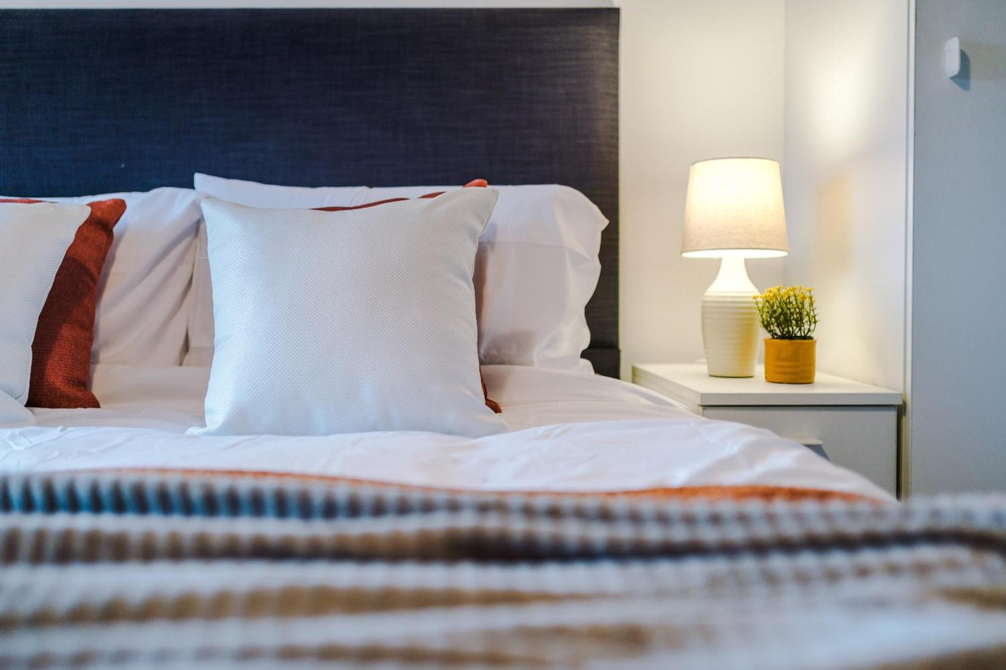2 King Size Beds In Manhattan Styled Oversize *