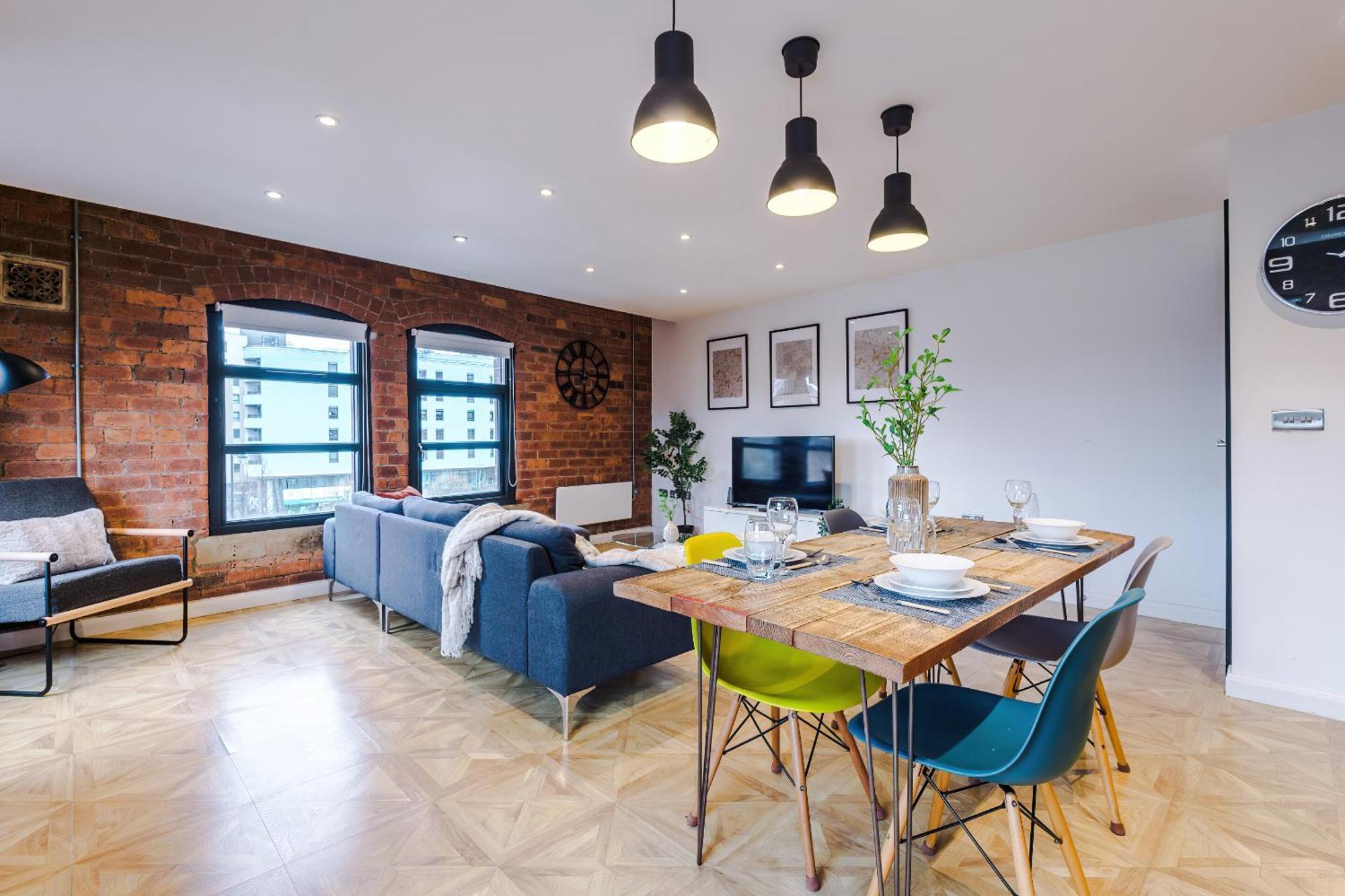 Apartment 2 King Size Beds In Manhattan Styled Oversize Leeds (West Yorkshire)