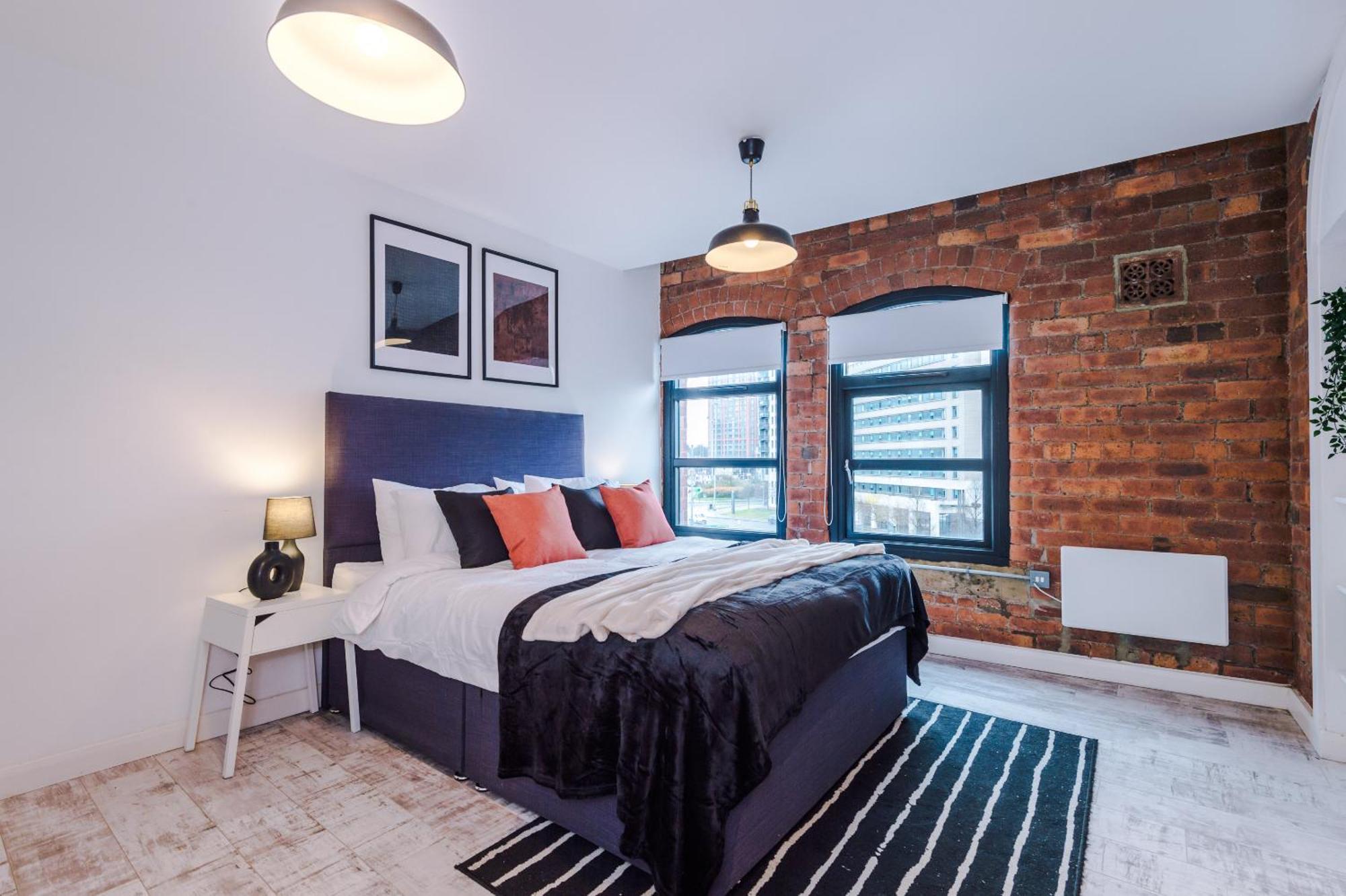 Apartment 2 King Size Beds In Manhattan Styled Oversize