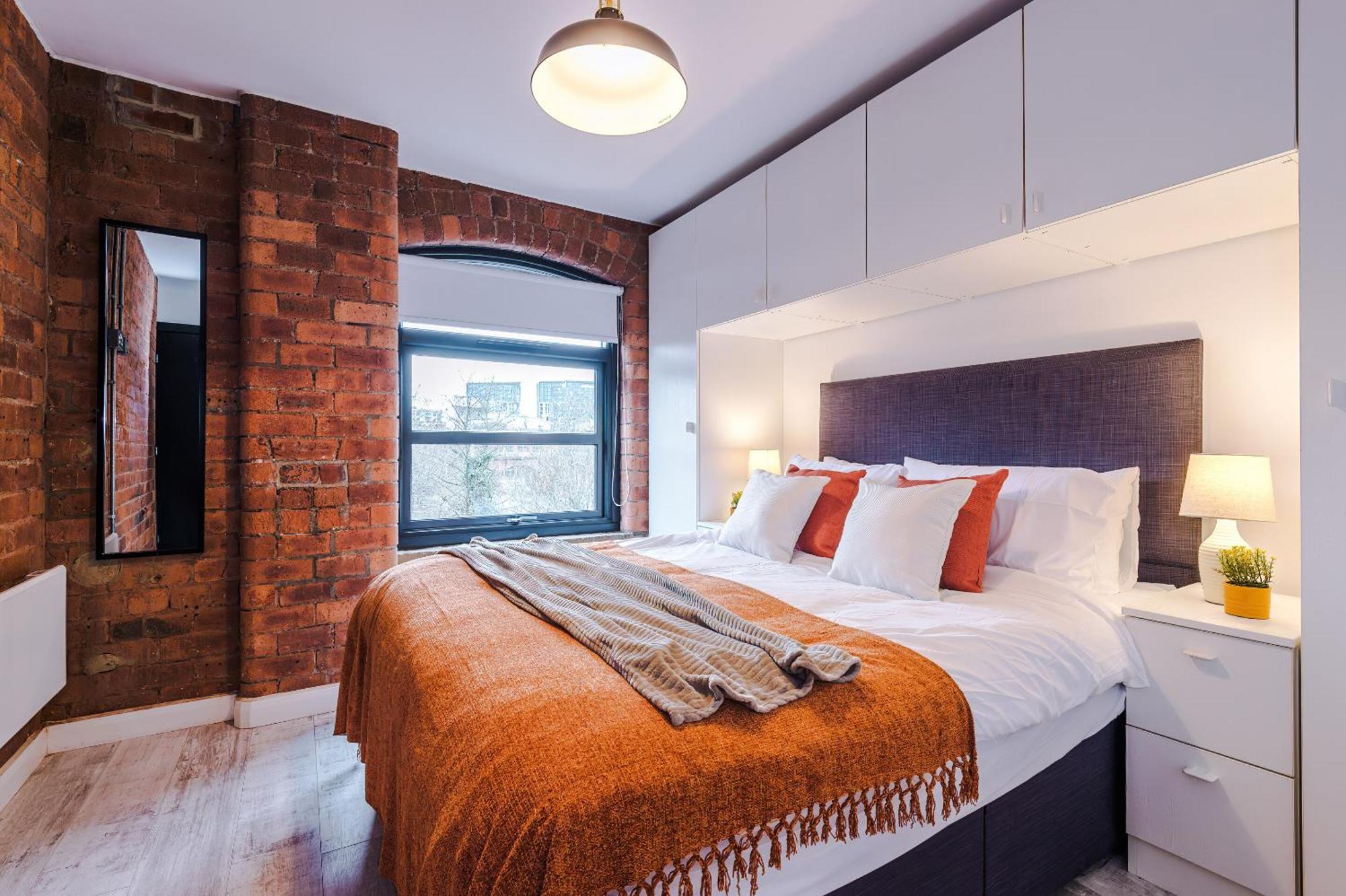 Apartment 2 King Size Beds In Manhattan Styled Oversize *