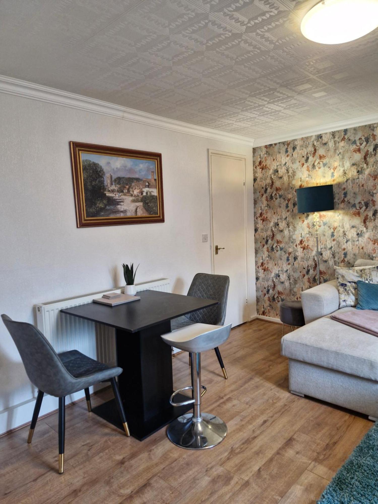 Lovely 2-bed House In The Heart Of Woodhouse Leeds *