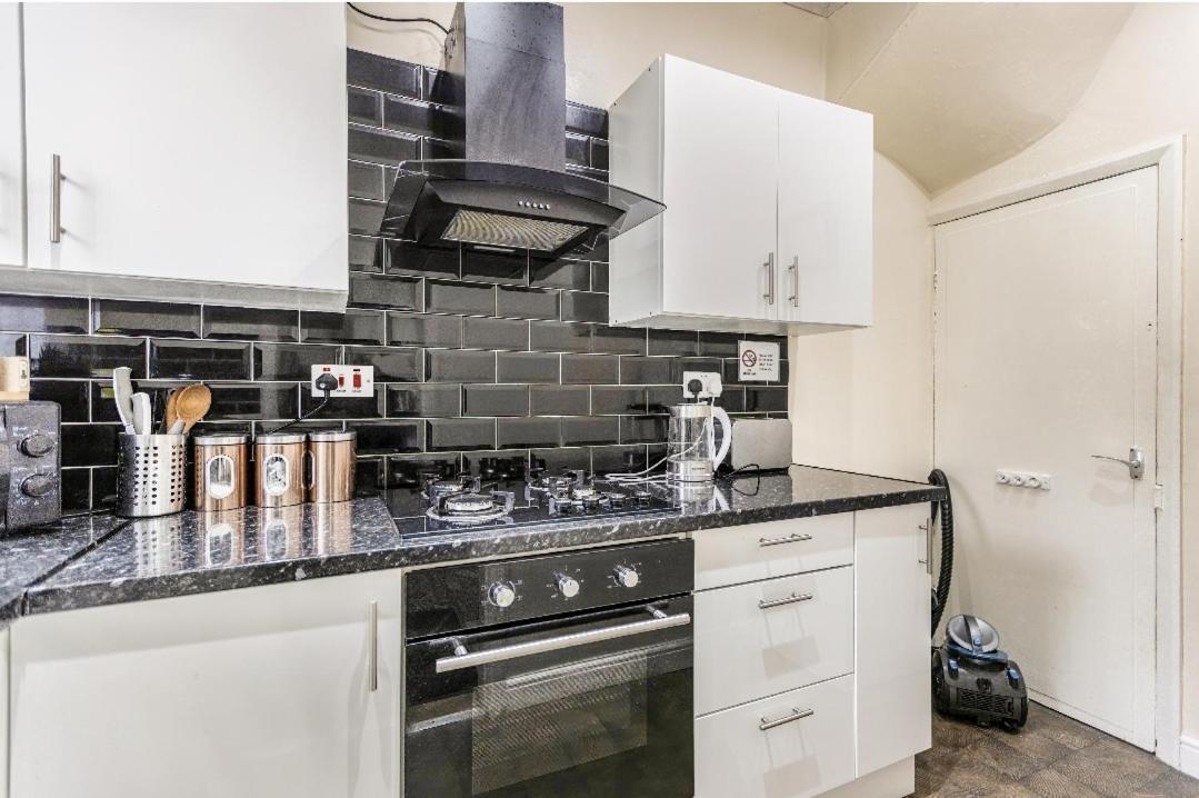 Guest house Homely Double Bed, Tv, Wi-fi And Garden Leeds (West Yorkshire)