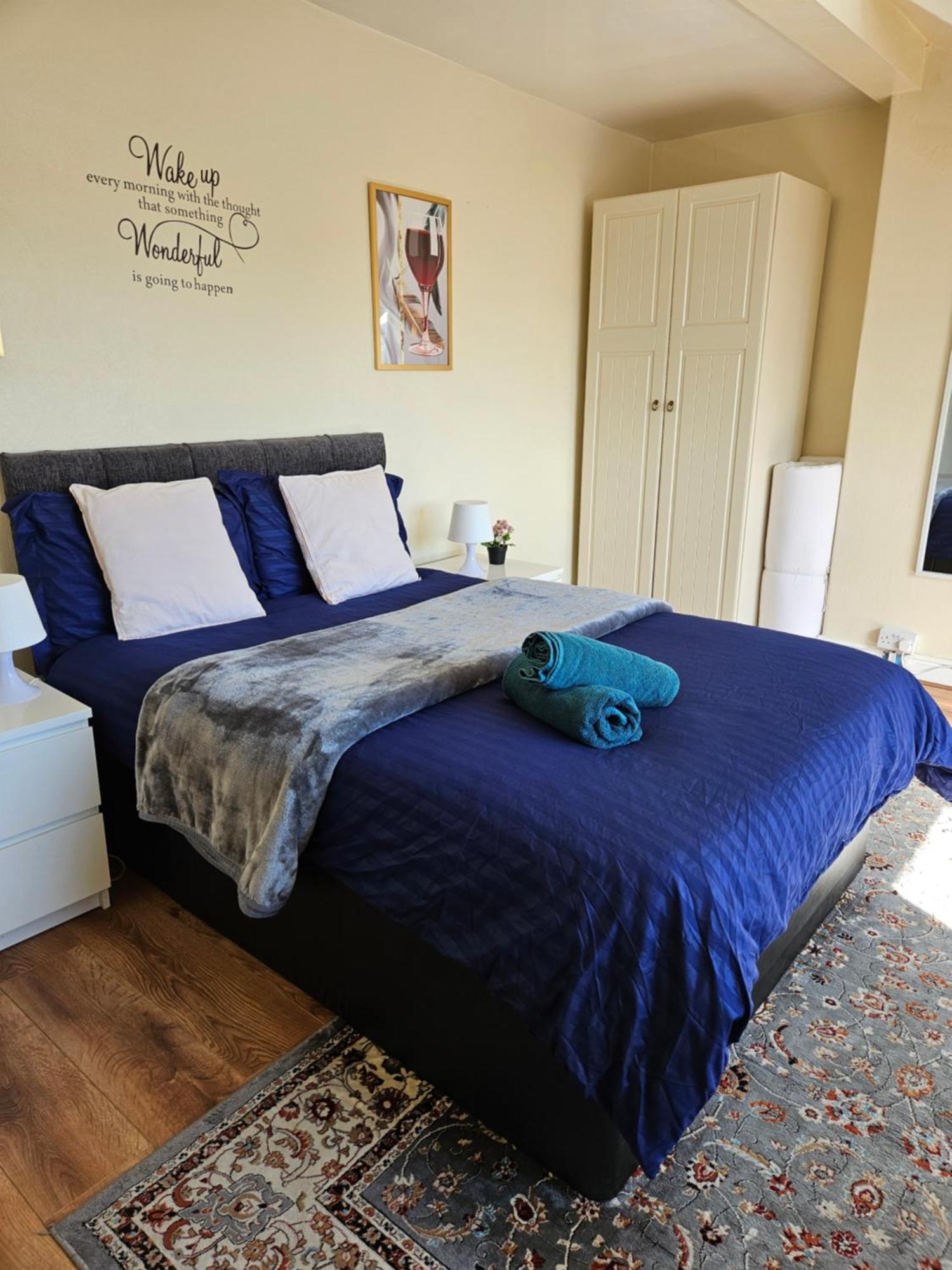 Homely Double Bed, Tv, Wi-fi And Garden