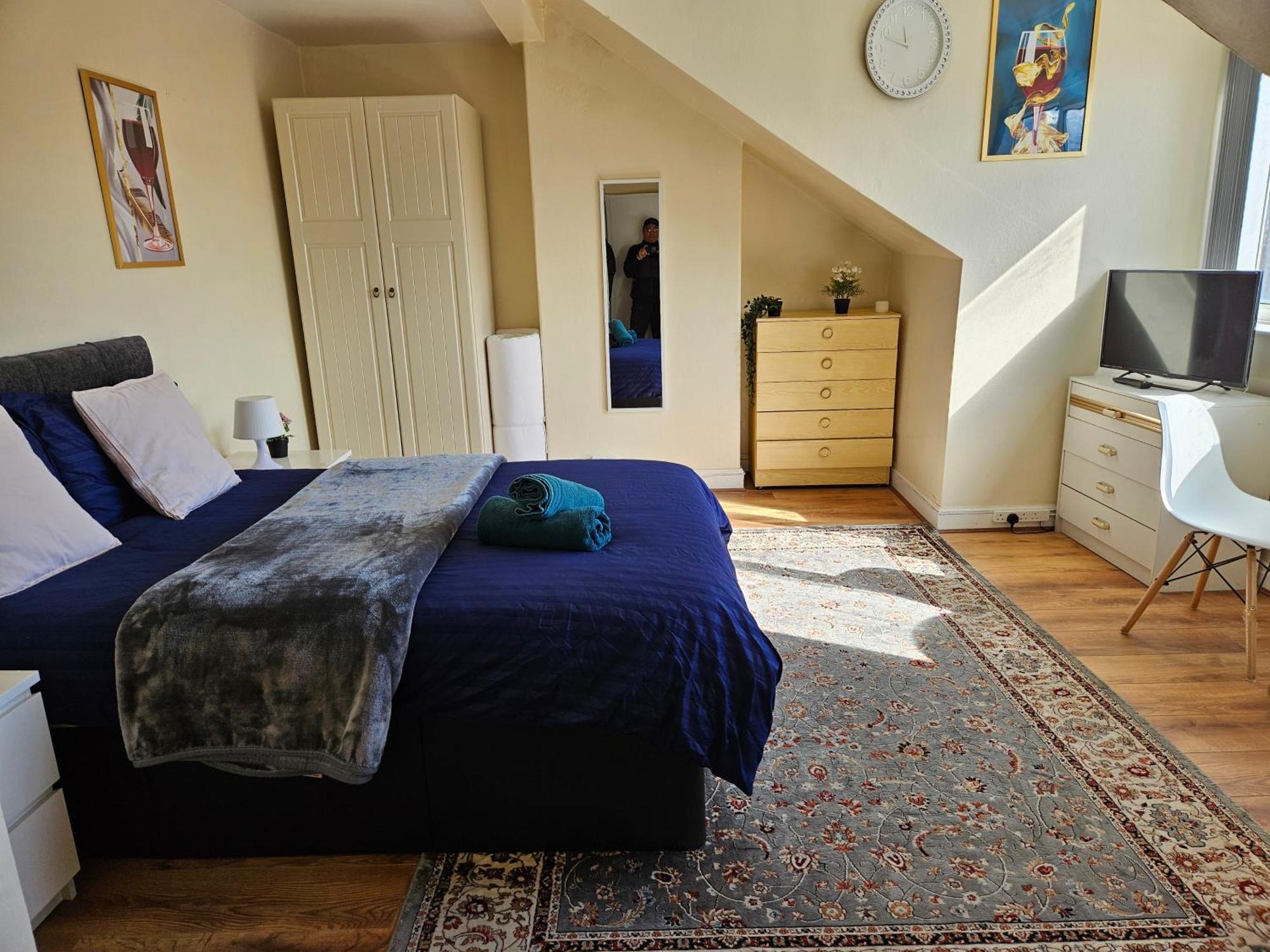 Homely Double Bed, Tv, Wi-fi And Garden