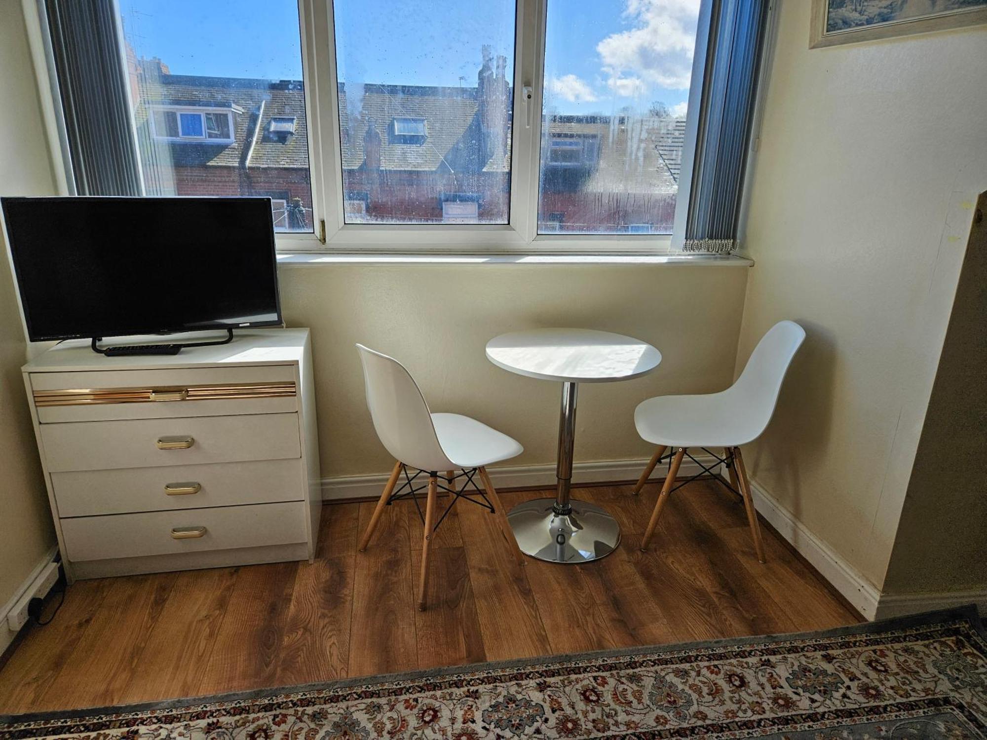 Guest house Homely Double Bed, Tv, Wi-fi And Garden Leeds (West Yorkshire)