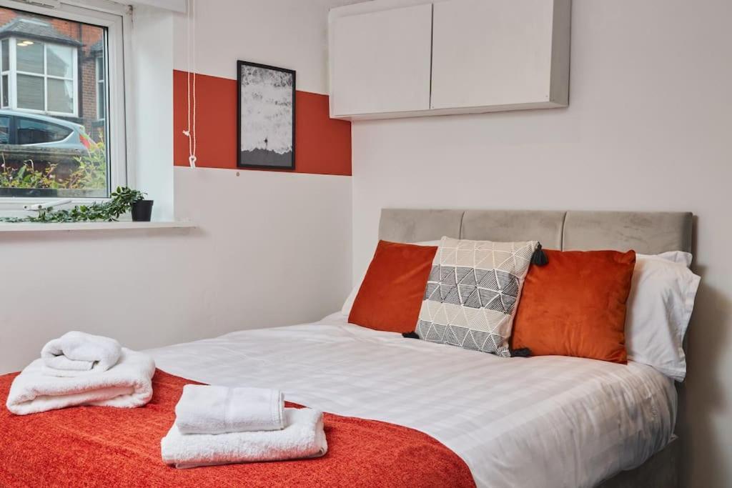 Large House Close To Leeds - Ideal For Groups *