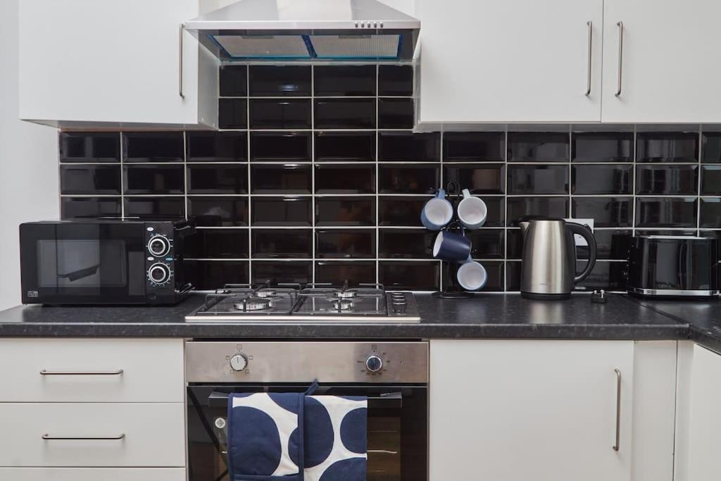 Large House Close To Leeds - Ideal For Groups