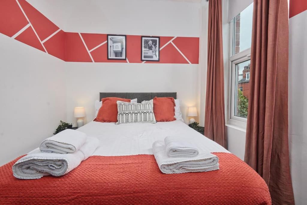 Large House Close To Leeds - Ideal For Groups *