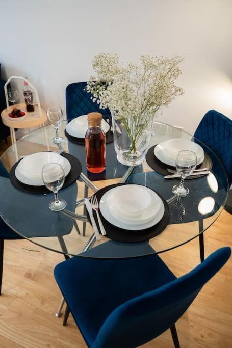 Chic 2 Bed In Leeds Centre And Netflix *