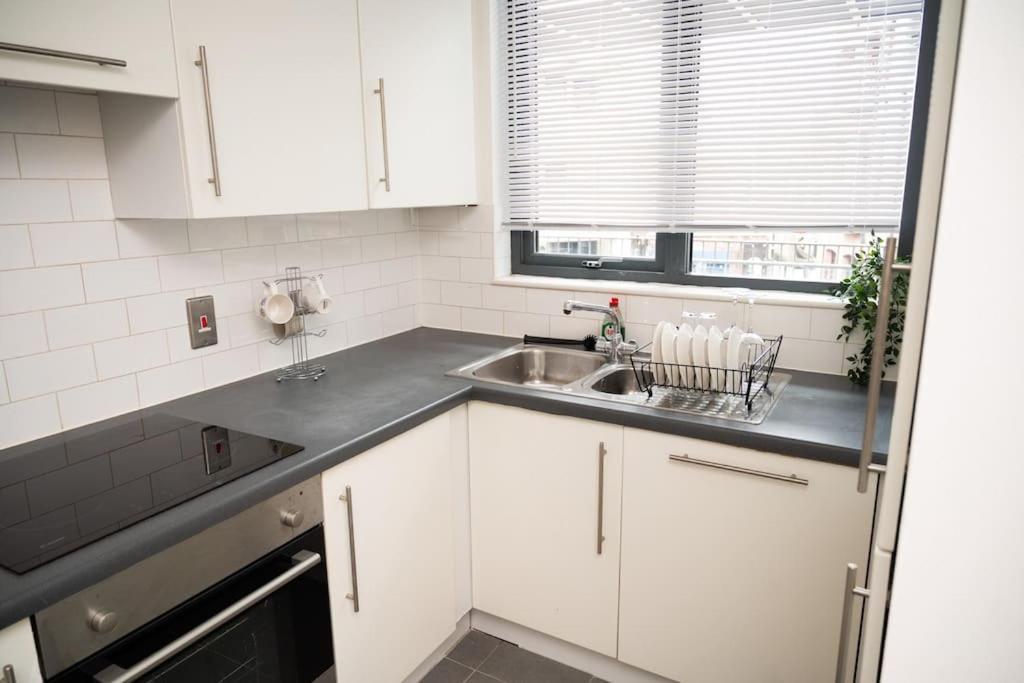 Chic 2 Bed In Leeds Centre And Netflix