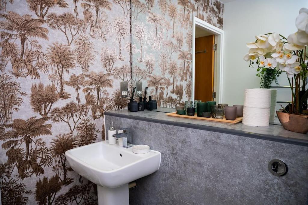 Chic 2 Bed In Leeds Centre And Netflix Apartment