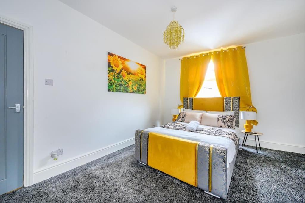 -16pt- For Your Relaxed & Cosy & Free Parking Leeds (West Yorkshire)