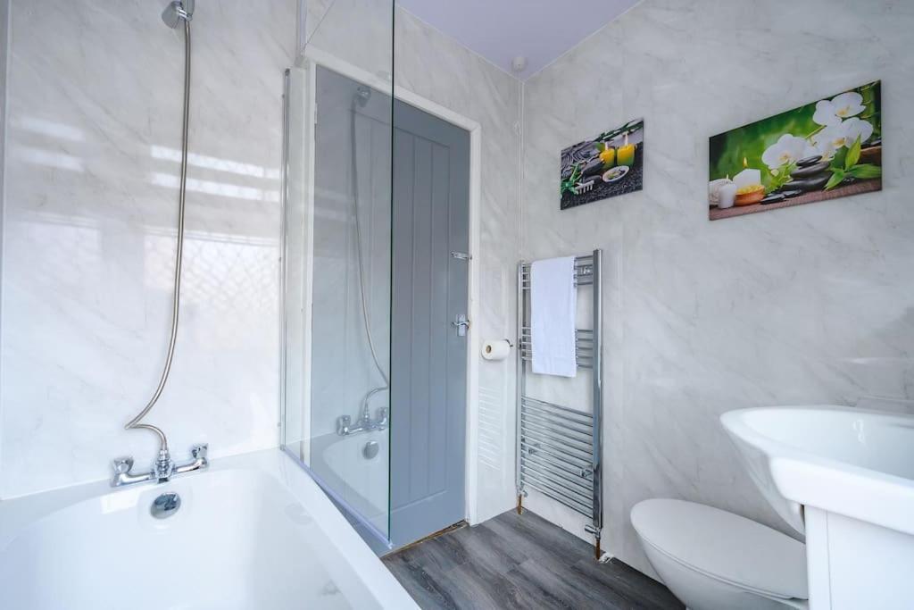 -16pt- For Your Relaxed & Cosy & Free Parking Apartment Leeds (West Yorkshire)