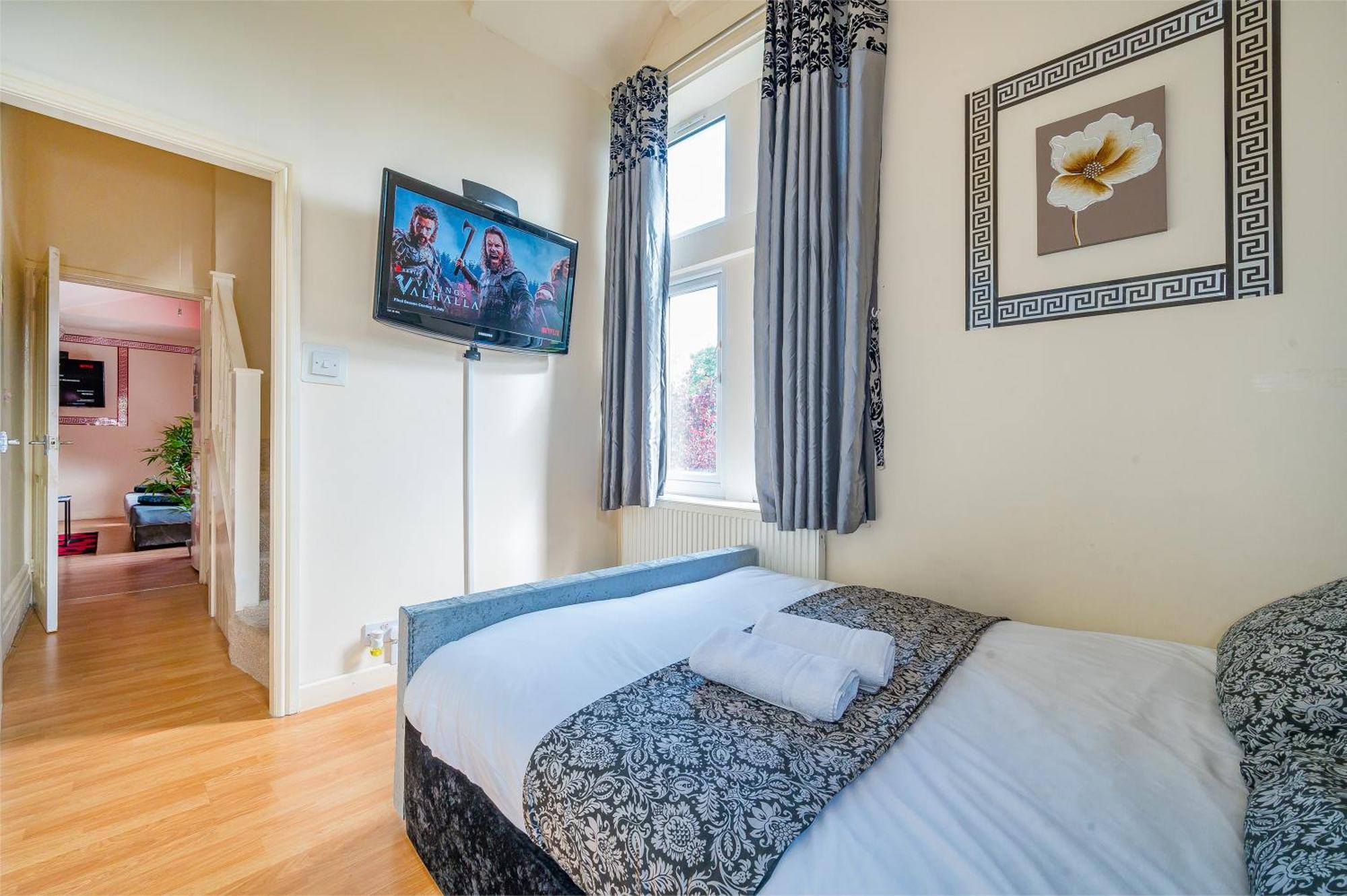 Cozy Luxe Haven: Free Parking & Fast Wifi Apartment *