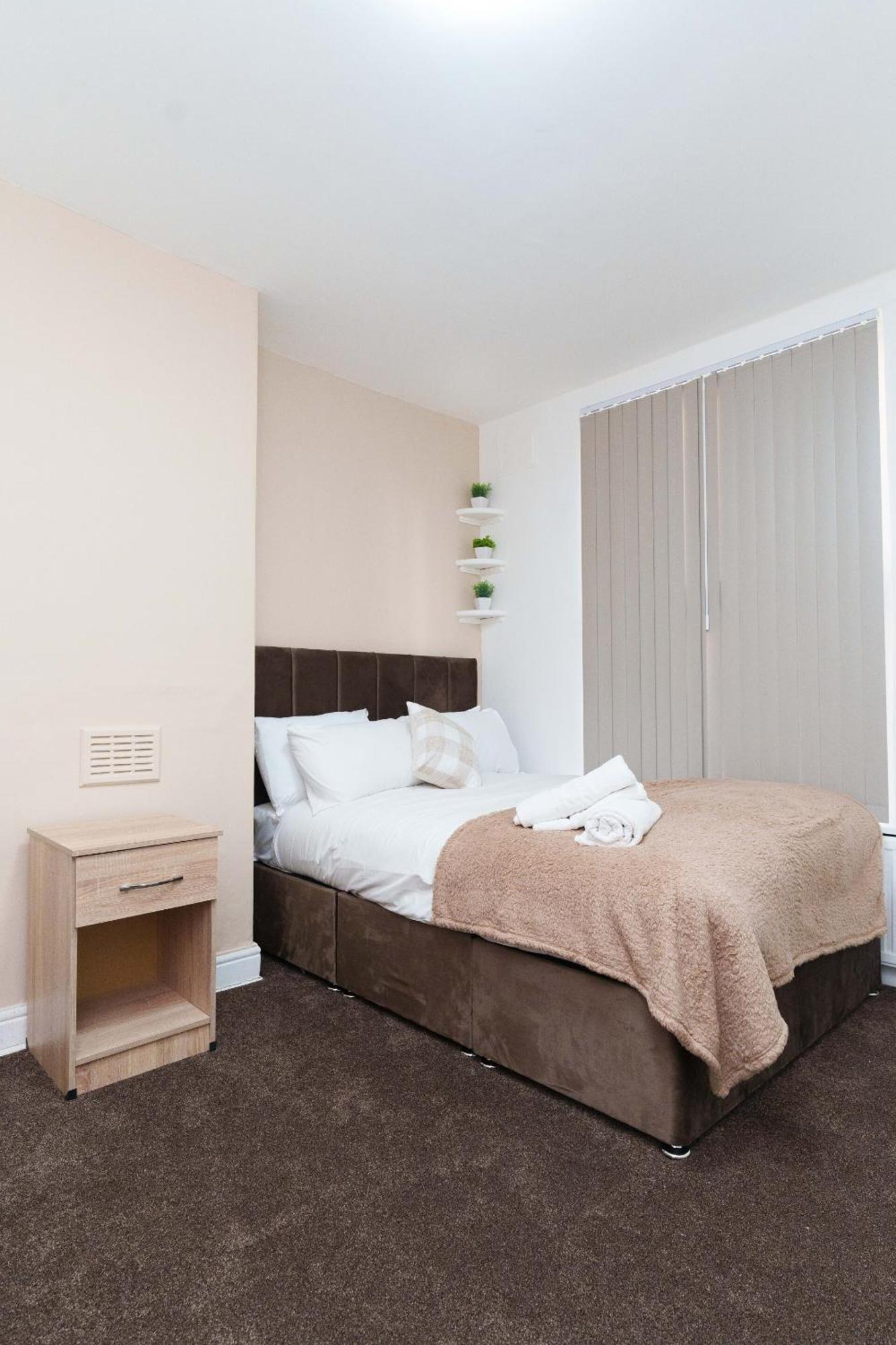 Rio House - 2 Miles From Leeds Holiday home