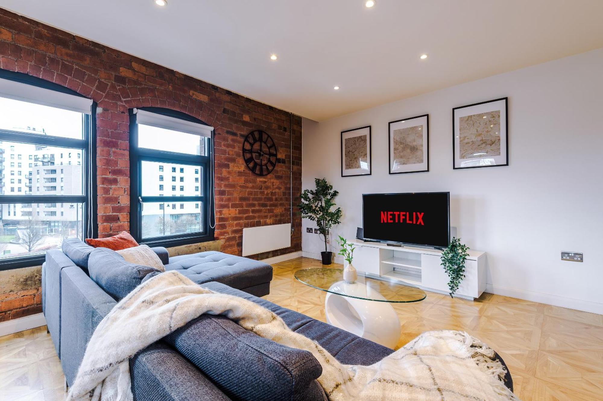 2 King Size Beds In Manhattan Styled Oversize Apartment Leeds (West Yorkshire)