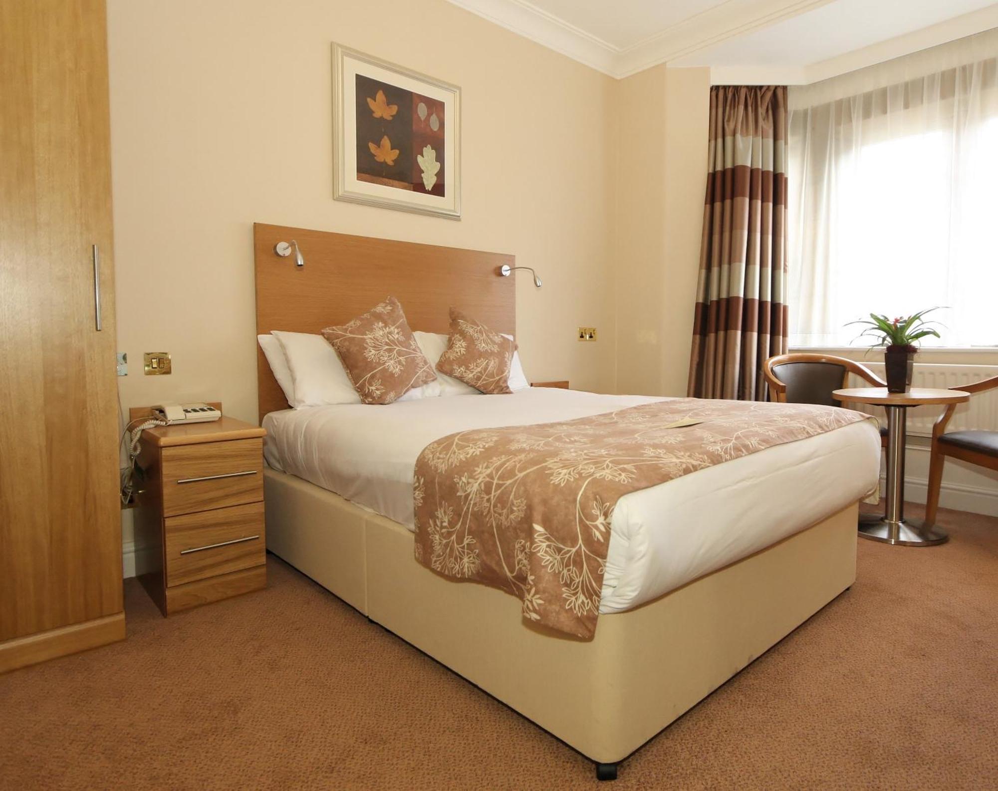 Weetwood Hall Estate Leeds (West Yorkshire)