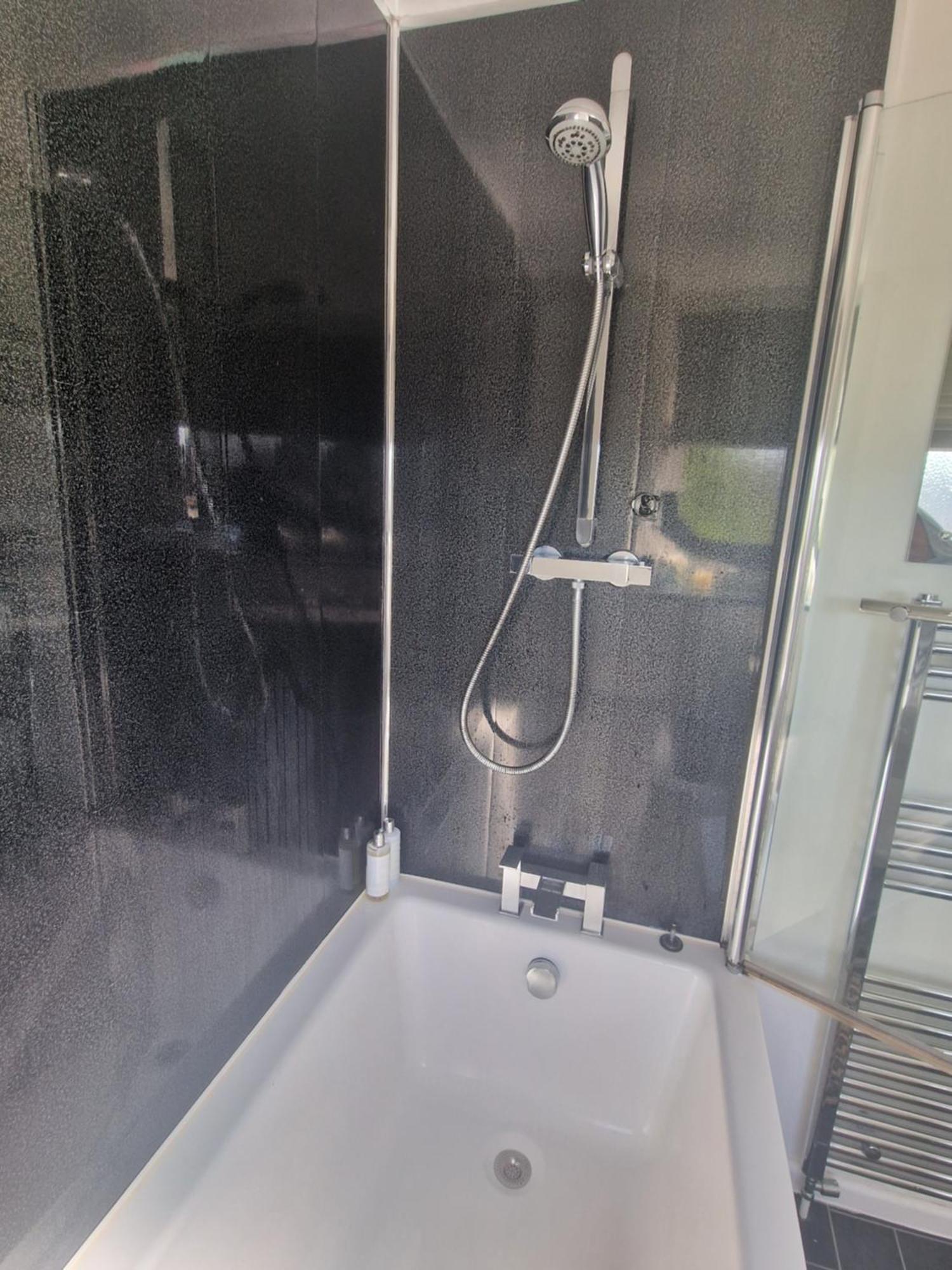 Apartment Stylish & Modern 2 Bed House With Free Parking Leeds