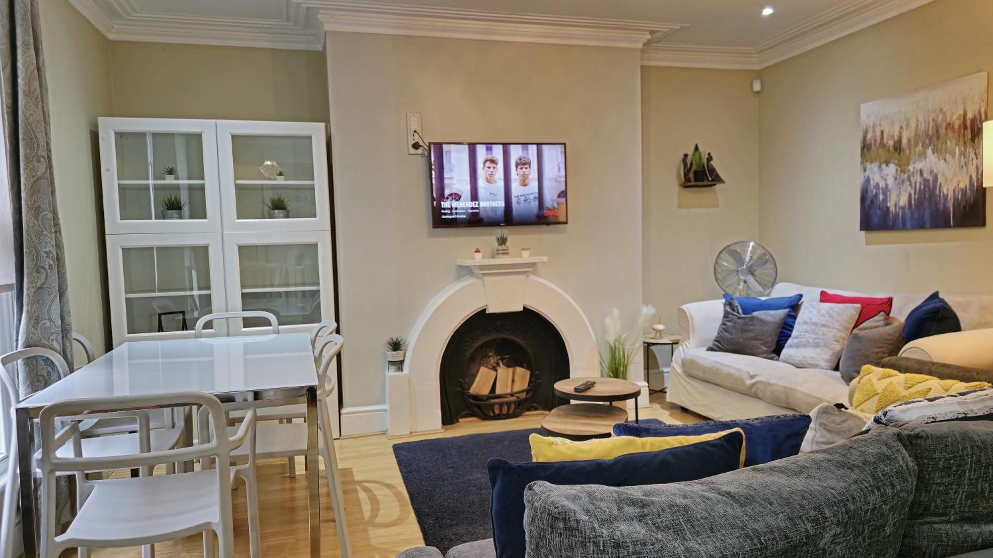 Stylish 2 Bedroom Apartment, Leeds Centre + Free Parking