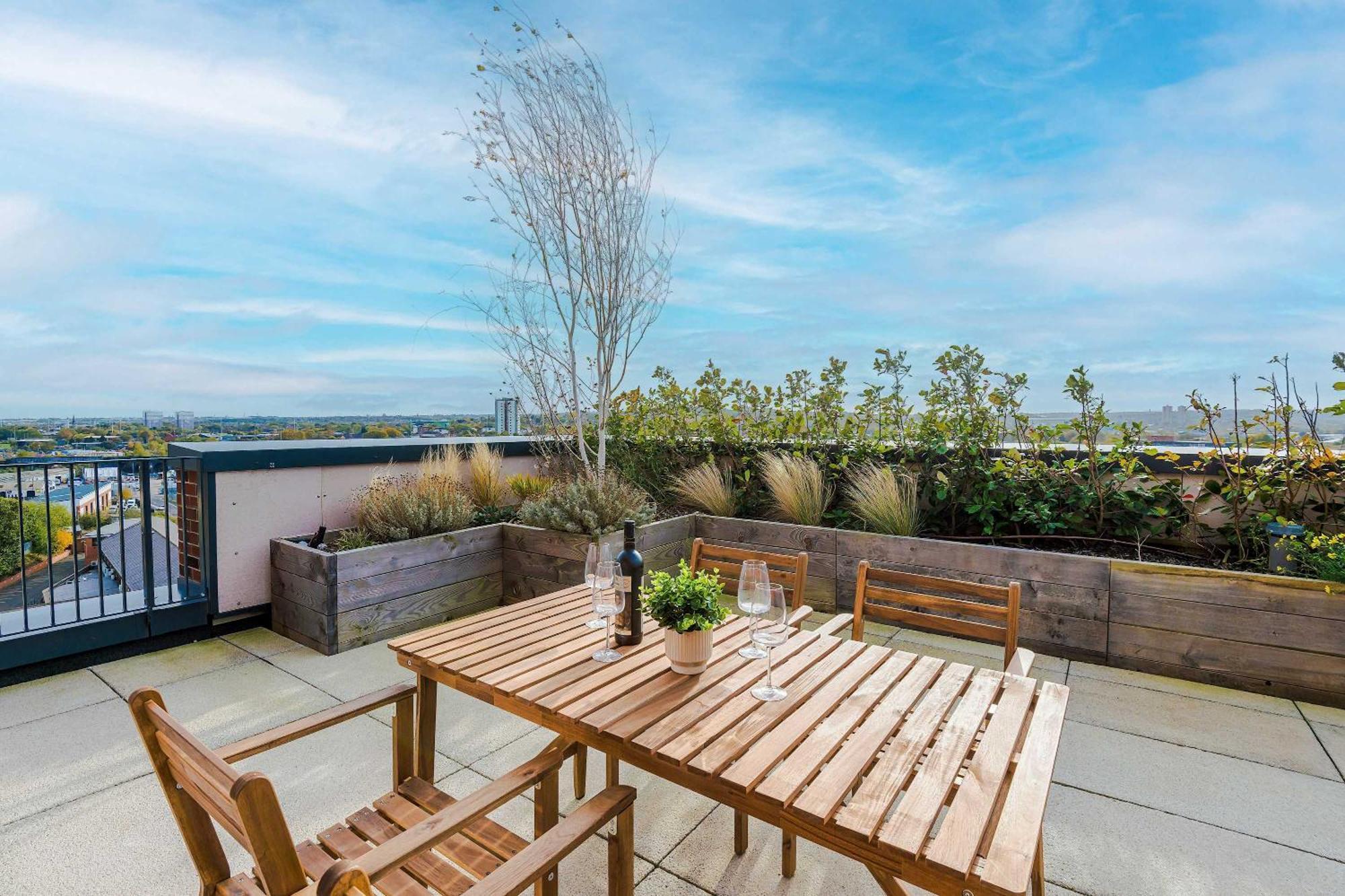 Leeds Centre 2 Bed - Large Roof Terrace Holiday home