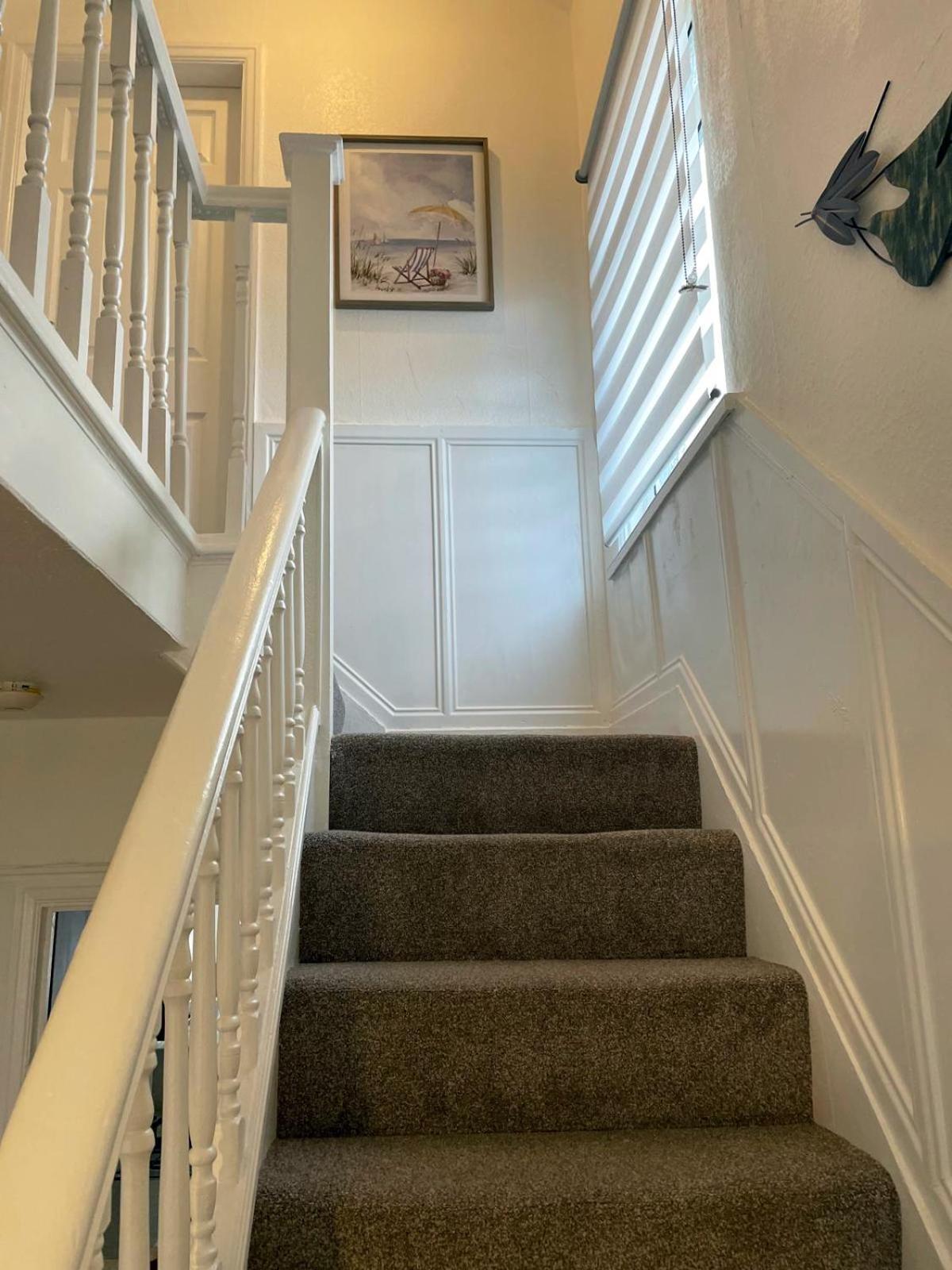 Lovely Spacious House Family & Contractor Friendly 3 Bedroom Near Leeds Centre Sleeps 8 * Leeds (West Yorkshire)