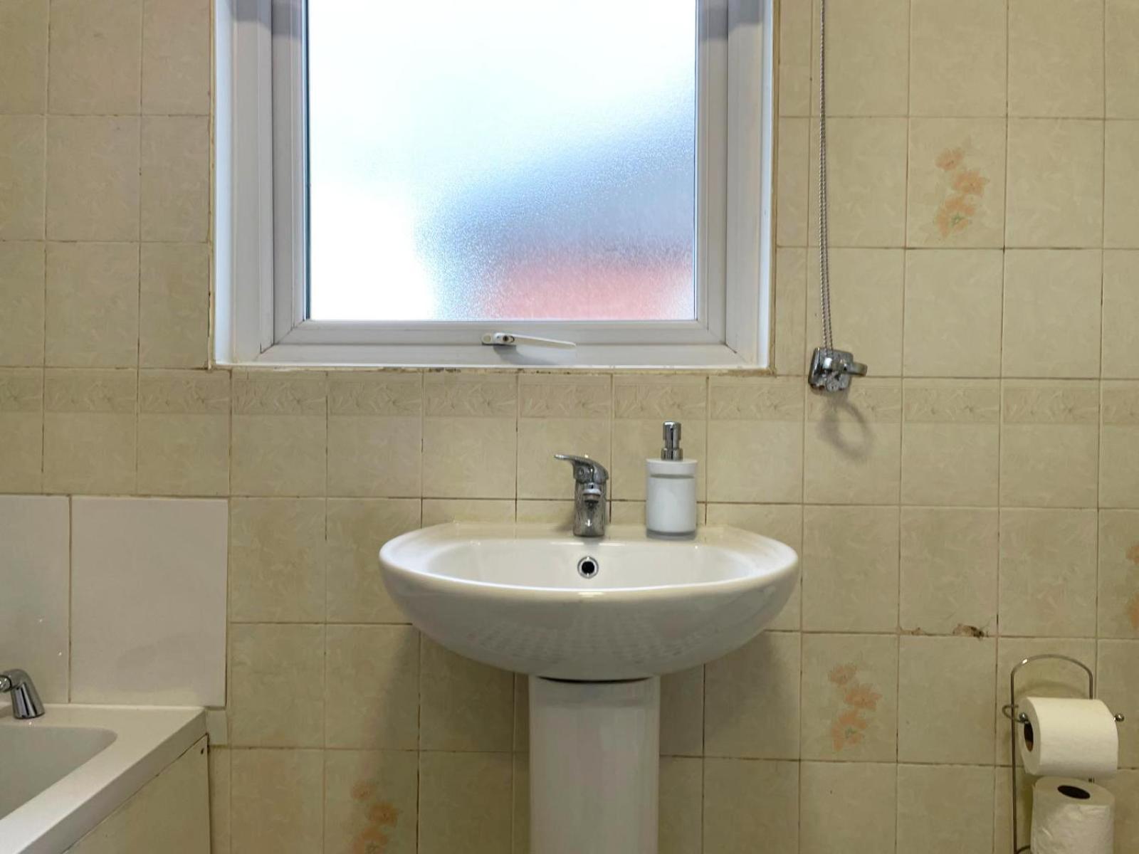 Lovely Spacious House Family & Contractor Friendly 3 Bedroom Near Leeds Centre Sleeps 8 Leeds (West Yorkshire)