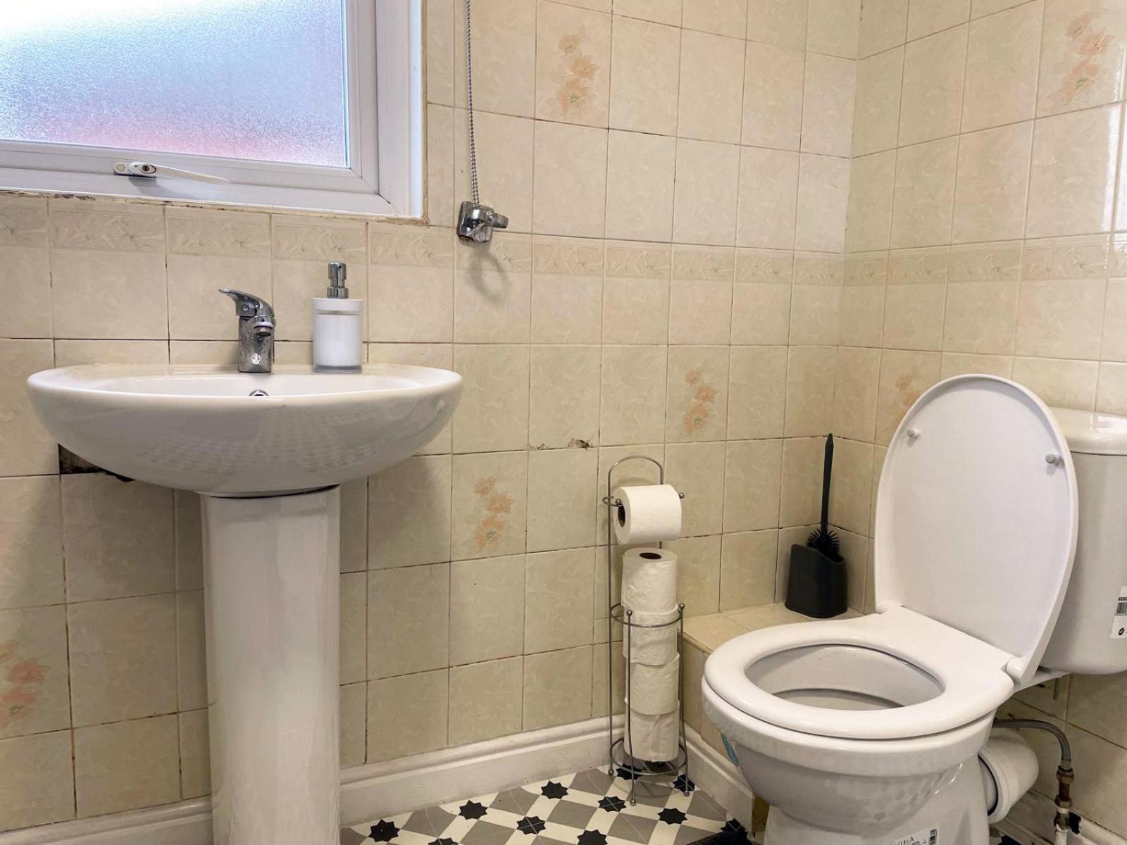 Holiday home Lovely Spacious House Family & Contractor Friendly 3 Bedroom Near Leeds Centre Sleeps 8 Leeds (West Yorkshire)